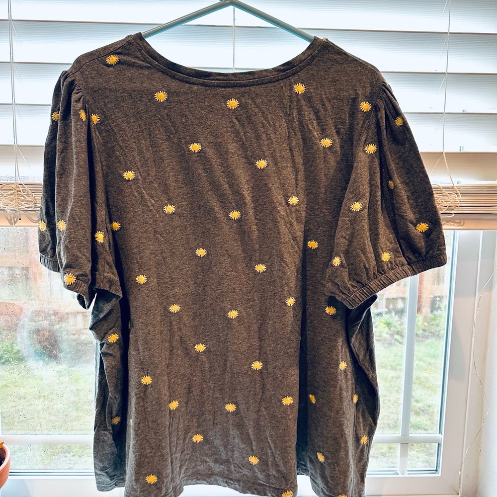 Dip grey Top with Yellow Embroidered Floral Pattern NWOT